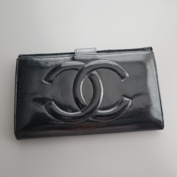 CHANEL VINTAGE BLACK LAMBSKIN WALLET - Picture 1 of 16